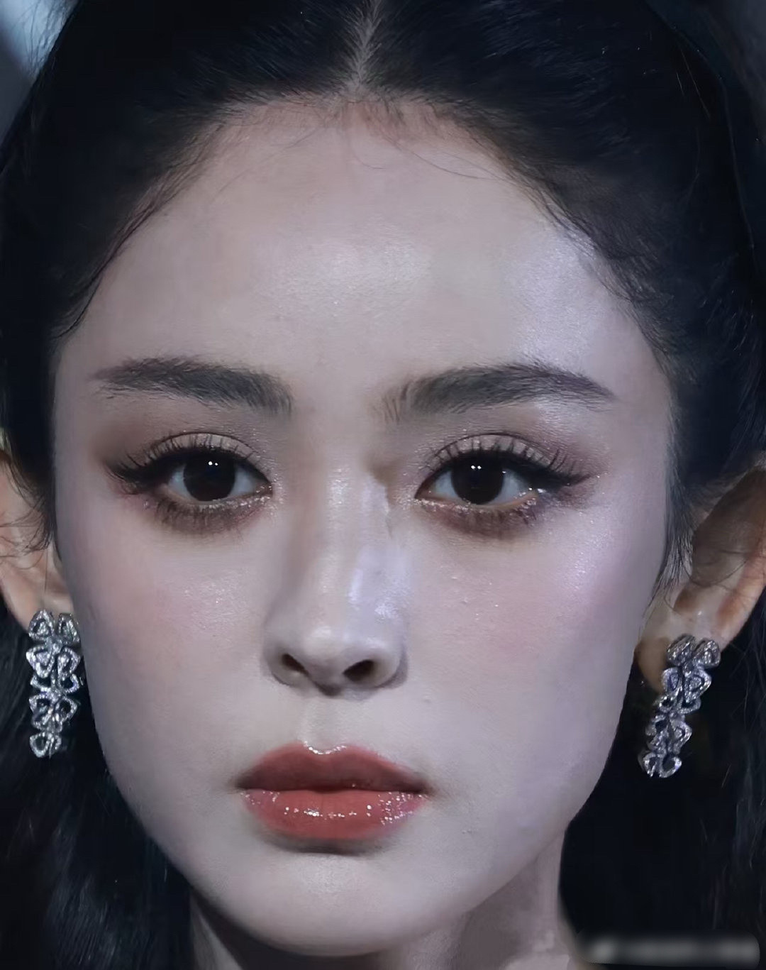这才是现实里看到的古力娜扎，生到卡粉都看得见​​​