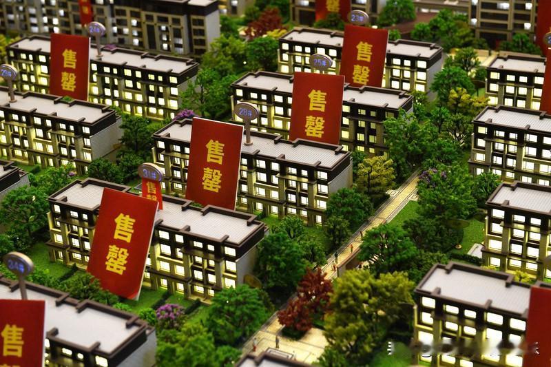 这一波改善次新二手房房价跌那么惨。除了卖改善二手房的人太多了以外，还和房产中介