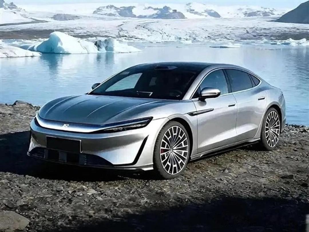 比亚迪“大汉”这次是真把气场给撑起来了。刚曝光的渲染图你们看了没？那银灰双色