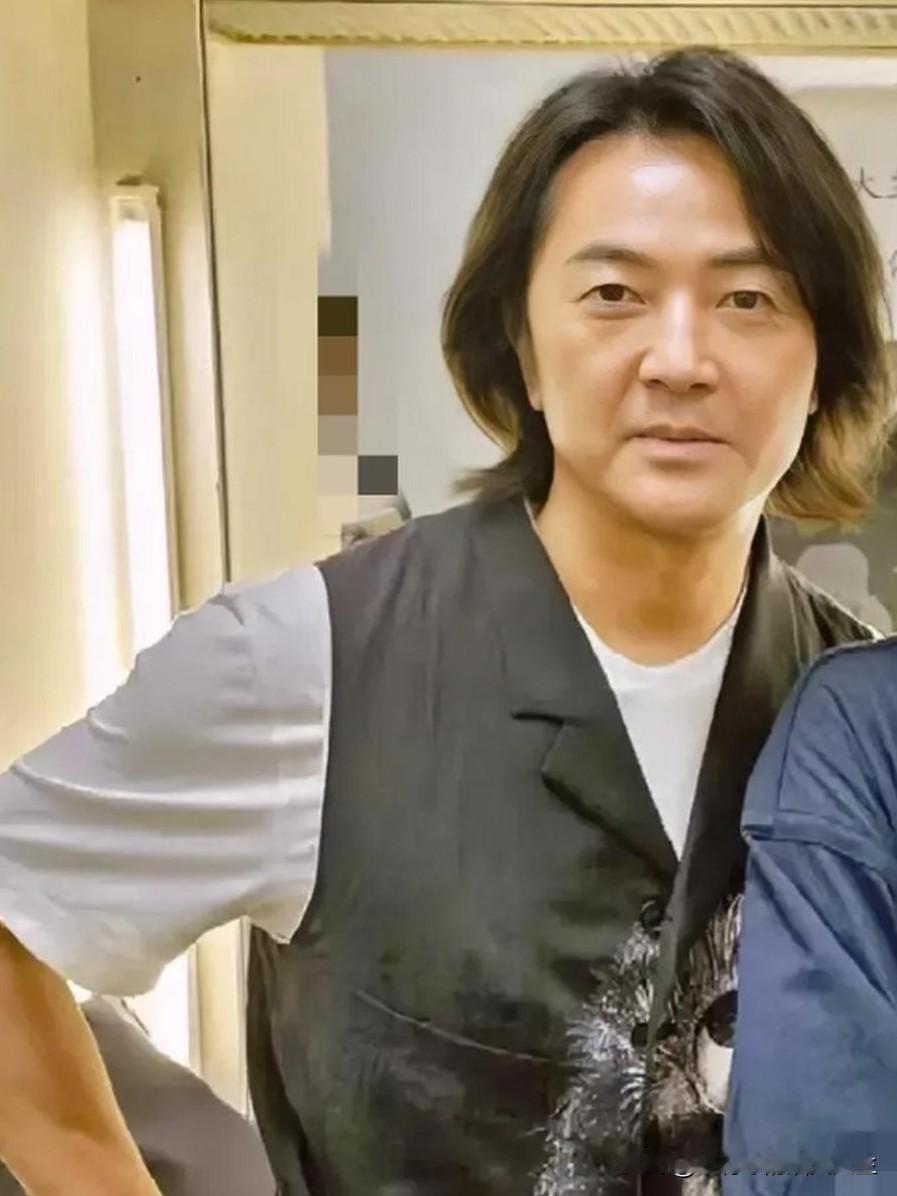 同是“古惑仔”，差距咋这么大？郑伊健的过气，早已注定近日有报道说，