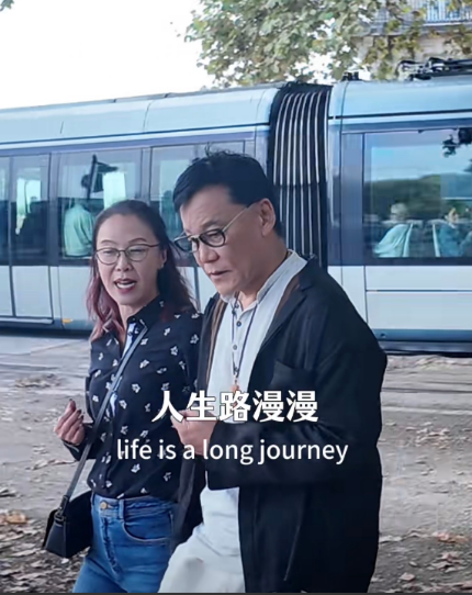 国庆节，李国庆和他的新娘（丹红），又撒狗粮了。你还别说，这两人越来越般配了
