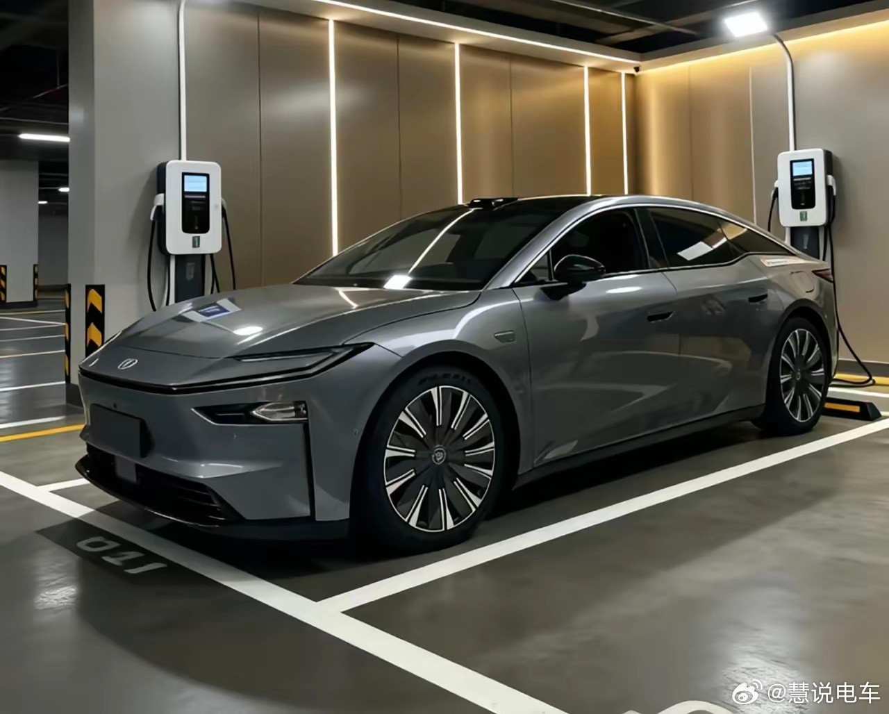 3100台打脸几万台？铂智7晒锁单数据，扯开某些车企遮羞布昨晚丰田铂智7上市，没