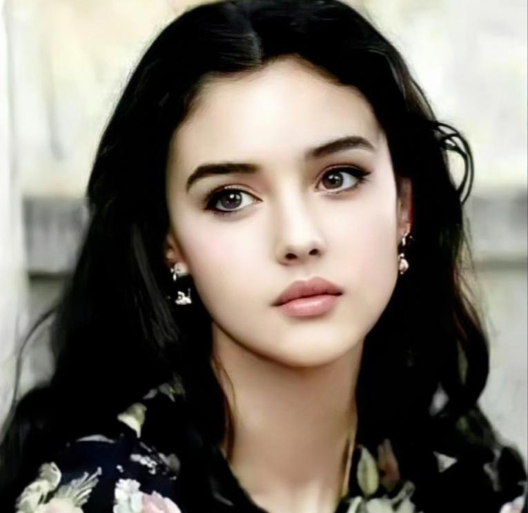 老天爷给的这副好看的皮囊难道也错了么？1976年意大利社交圈流传的一张照片让12