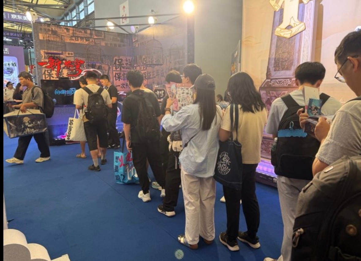 这几天👖动漫展区真的没有一个角落是冷清的！！主舞台那边在炸，展区里面也在炸，连