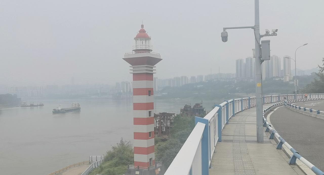重庆的朋友们，快来看图猜地方！下面这图，是重庆哪里呢，你去过没有呢？不过，夏天的