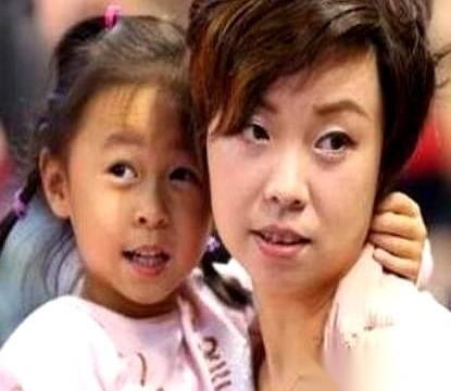 28岁的张怡宁，带着19个世界冠军的头衔，嫁给了身价300亿的香港富豪徐威。全