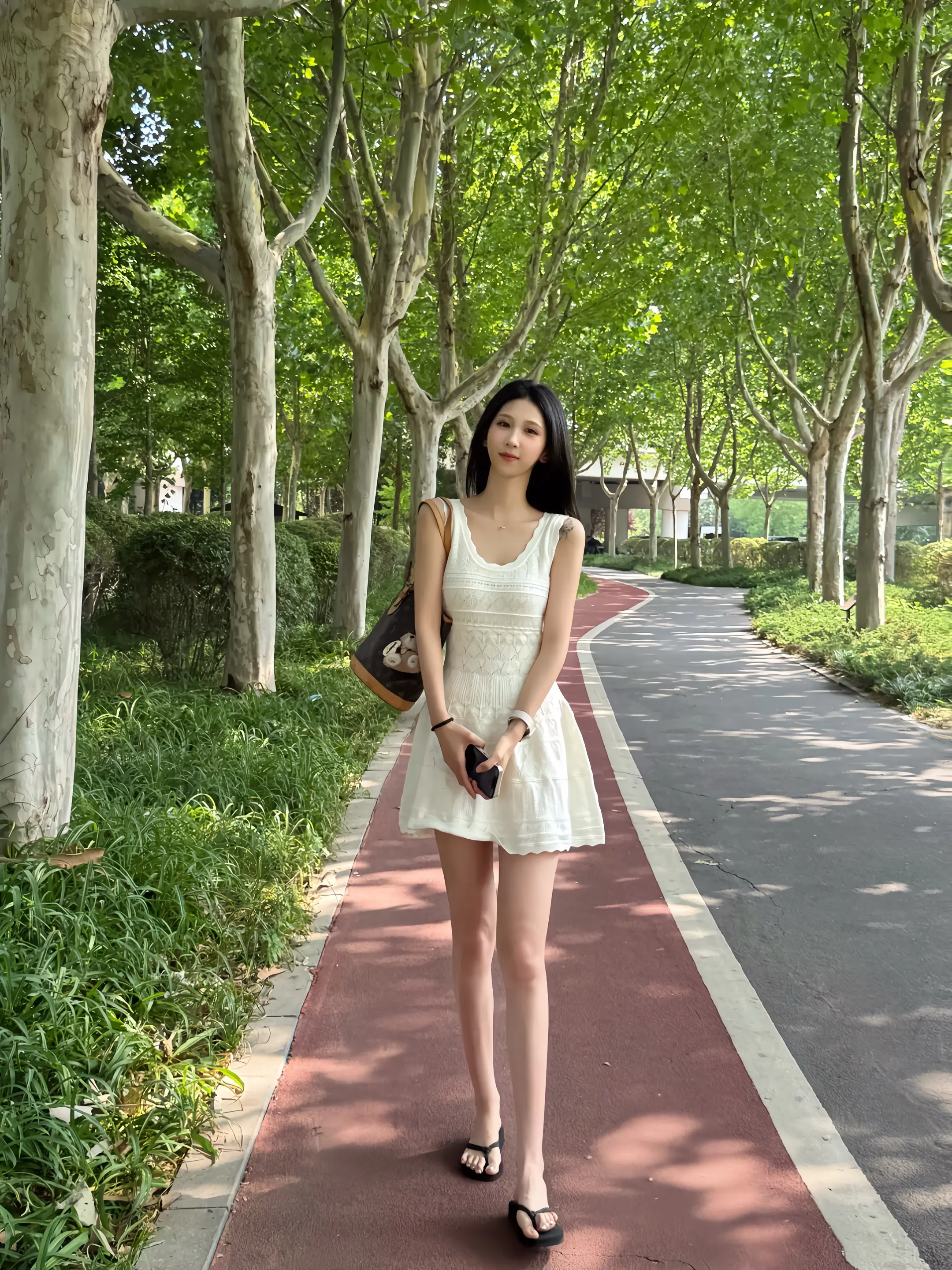 抛开身材来说 我确实抛不开.