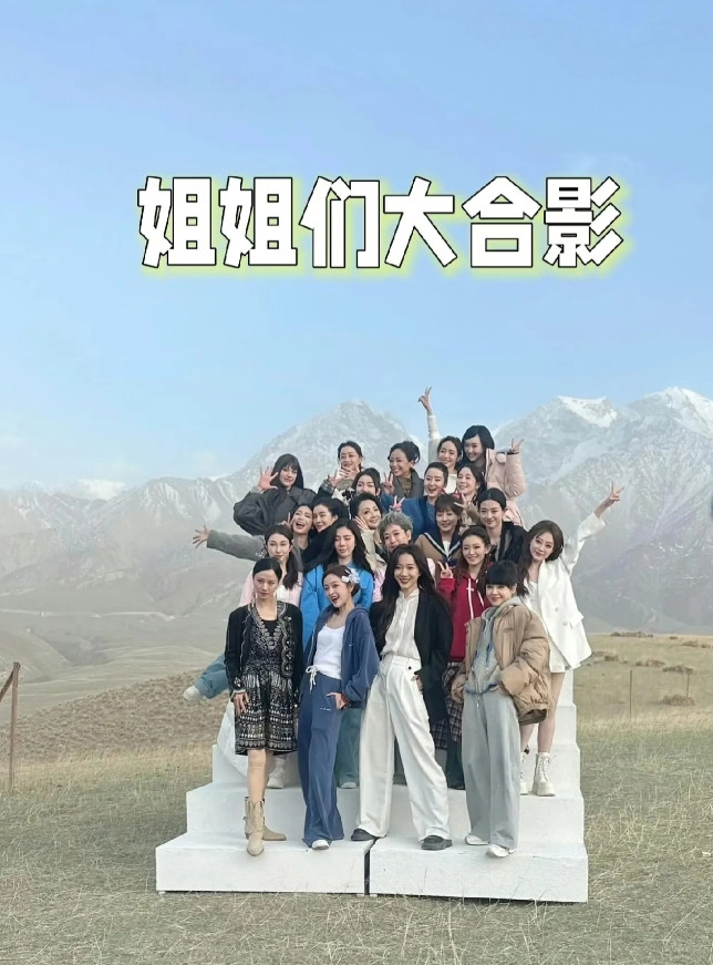 这张合照王珞丹简直了！！王珞丹这张也太帅了吧！！！这身高这比例！！太帅了吧！