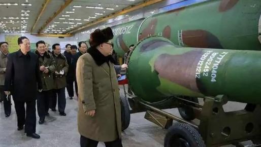 美国敢动朝鲜吗！给它十个胆也不敢！朝鲜手里的家伙事儿早就不是当年可比的，现在