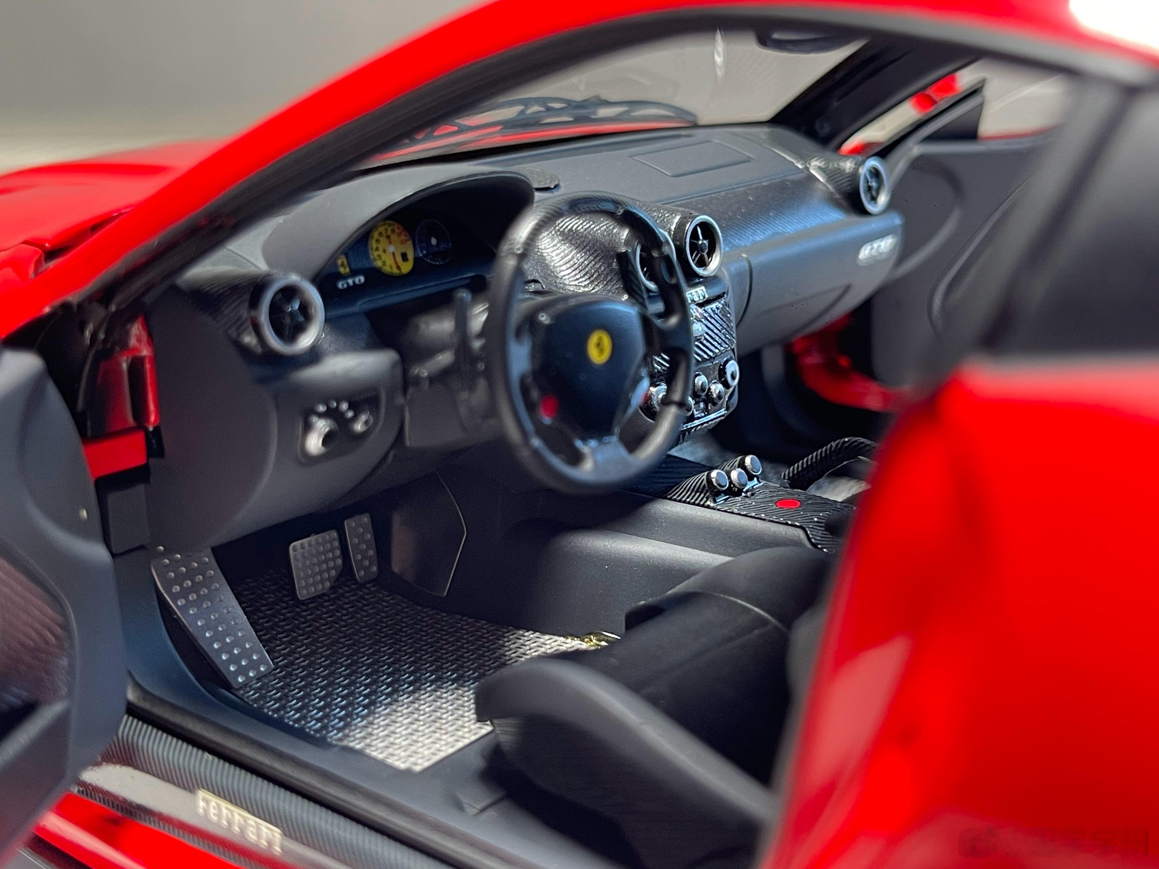 刚才躺沙发睡着了就一小会时间梦到去买二手车老板有一台老款的法拉利非要让我试试结果