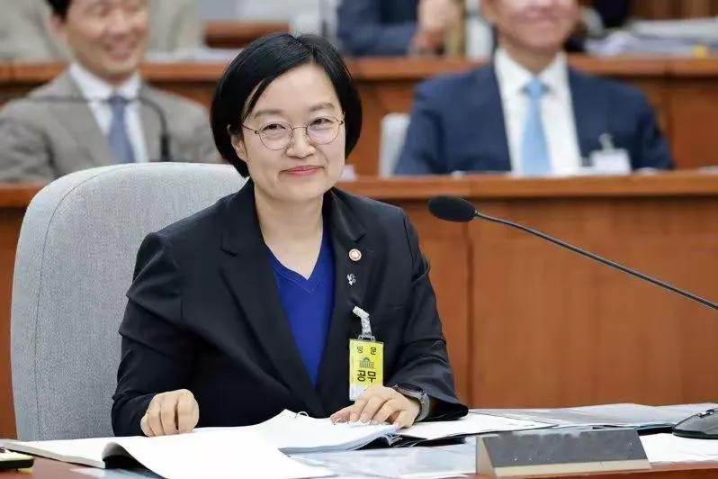 李在明钦点，韩国迎来一位女总理，对华态度出乎意料韩圣淑，官场新人、互联网高管
