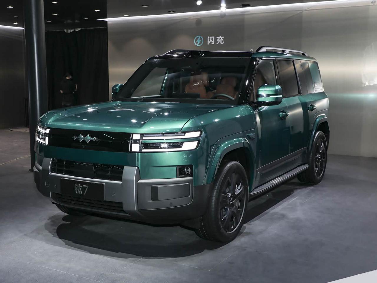 方程豹钛7EV闪充版这价格真没的说了吧？今晚纯电版的方程豹钛7上市了，闪充