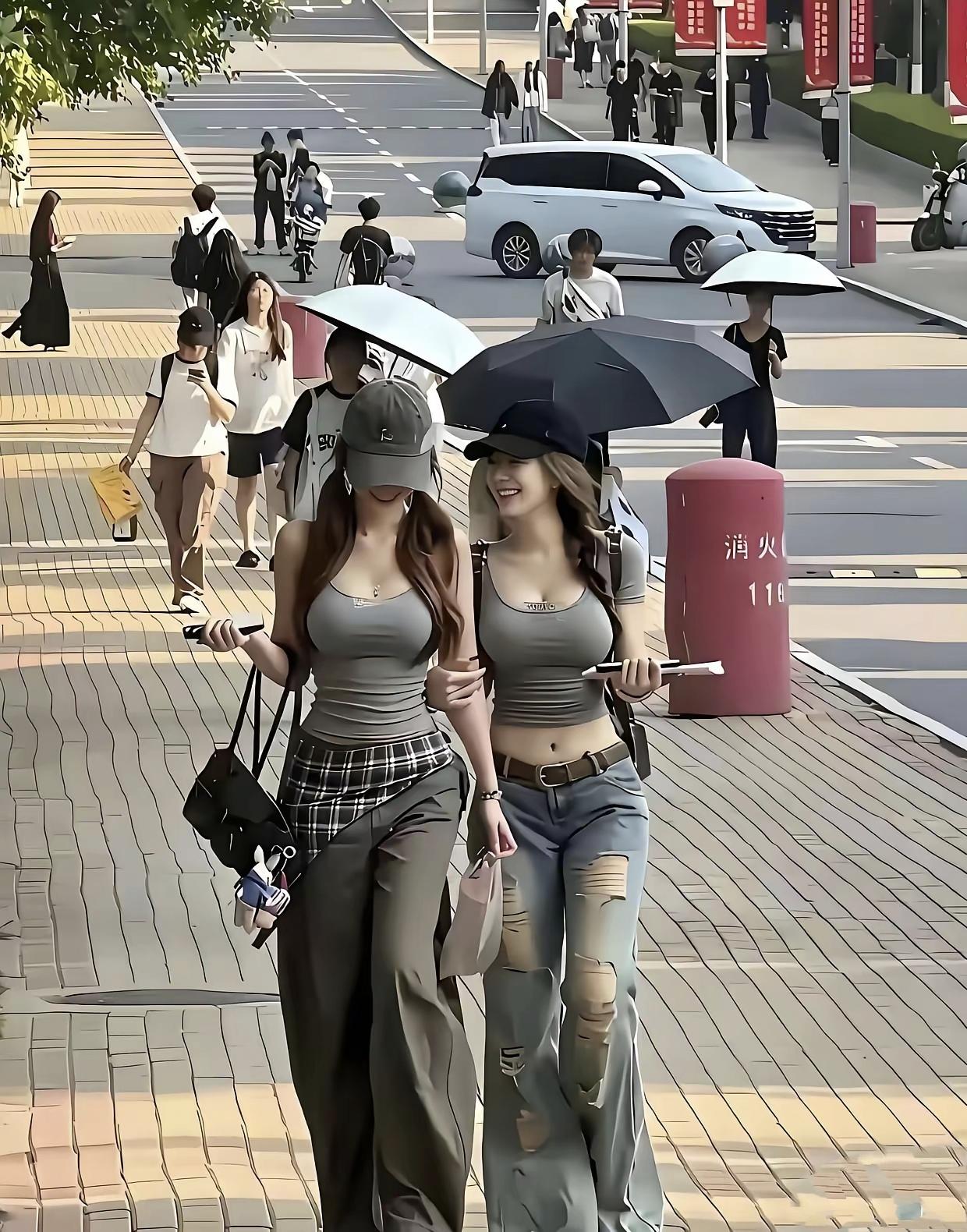 这下总算知道为啥姑娘们都盼着有个贴心好闺蜜，就像这一对，穿搭、气质、身形全都对上