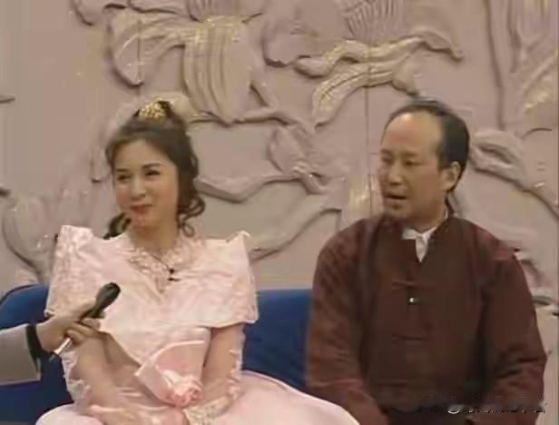 蔡明和郭达的小品《父亲》已经30年了，这两人也是曾经给观众带来很多欢乐，不比赵本