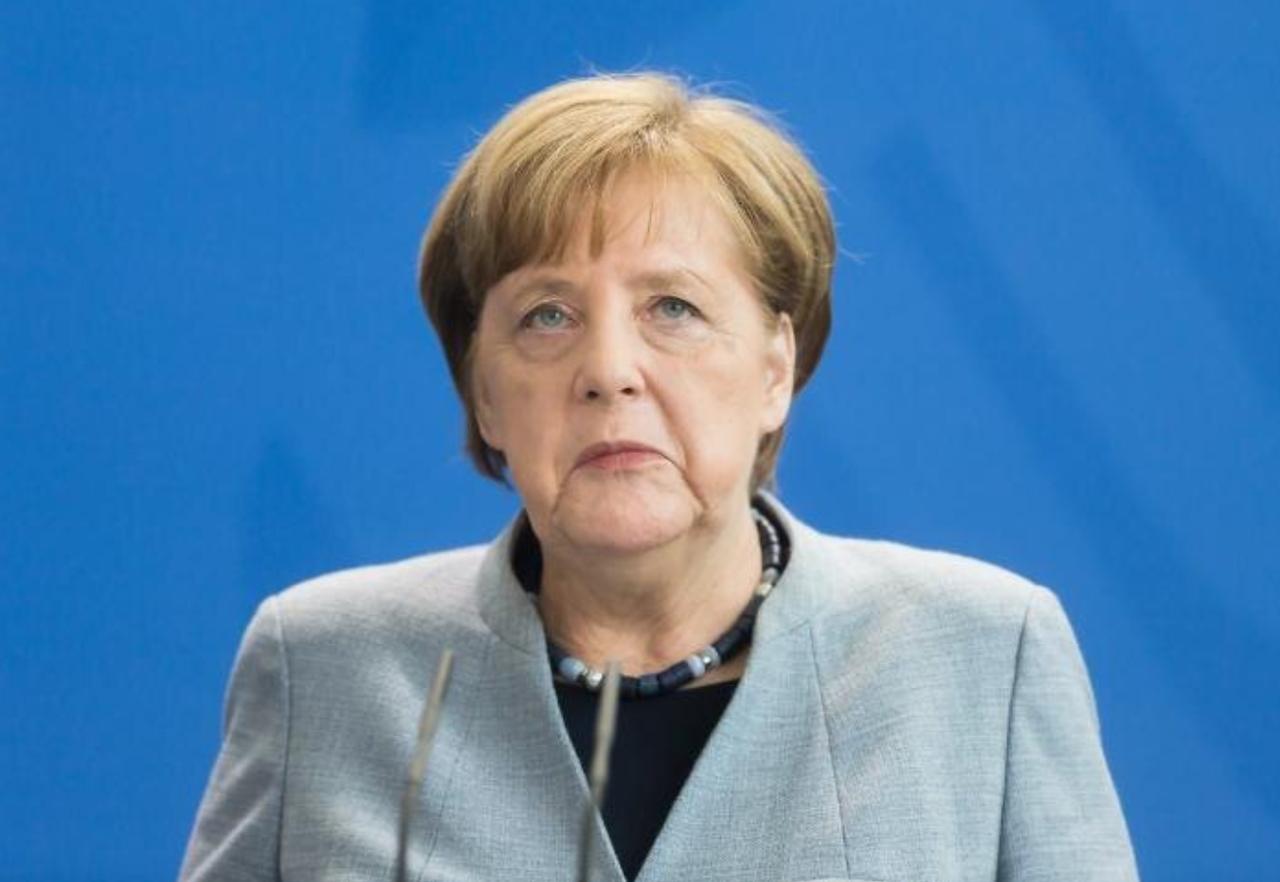 默克尔澄清乌克兰冲突起因言论  《一片哗然》：默克尔澄清关于乌克兰冲突挑起