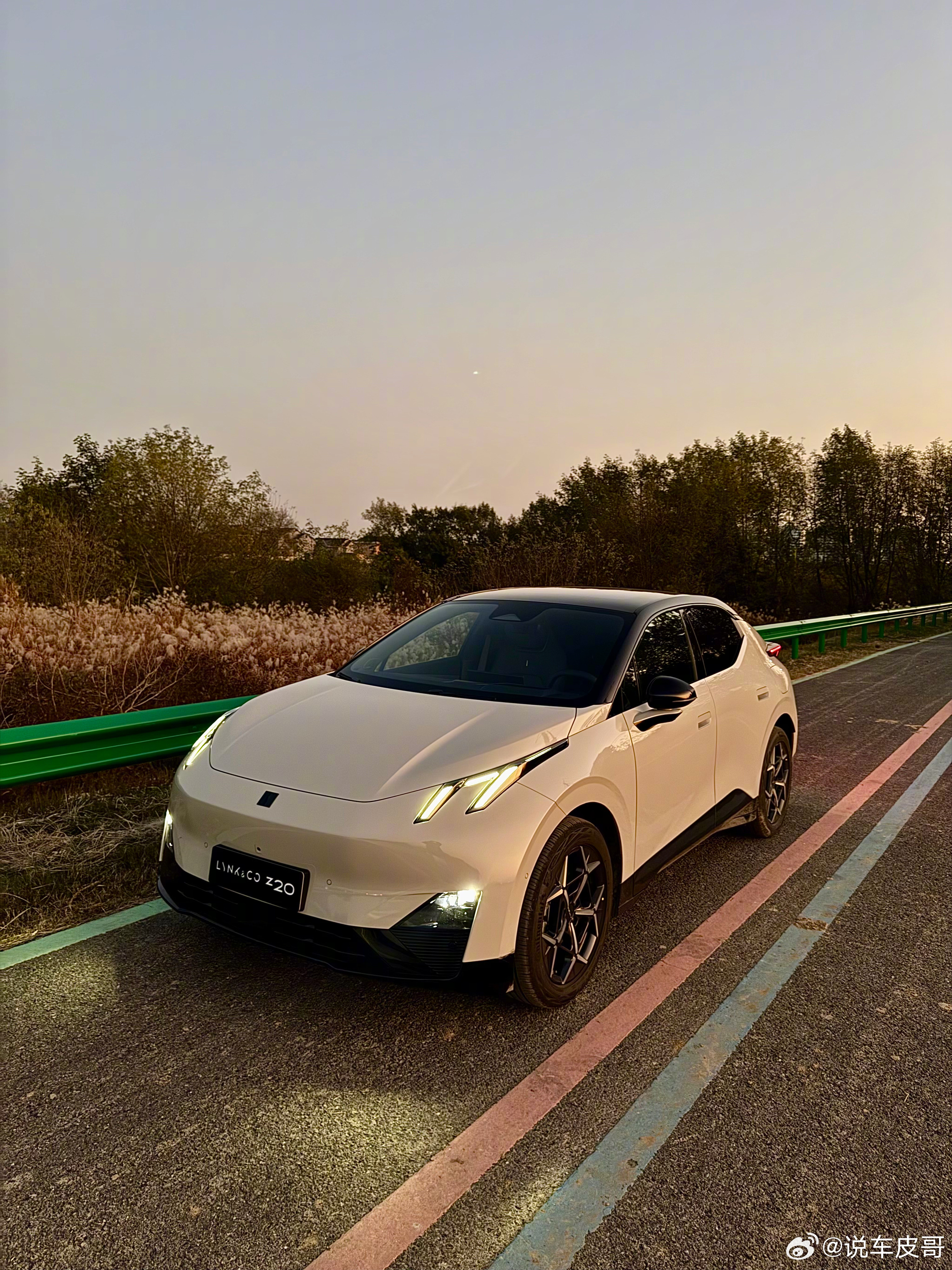 领克Z20，一台面向年轻人的紧凑型纯电SUV，8月限时价10.99万起，颜值、续航、补能都在线，很适