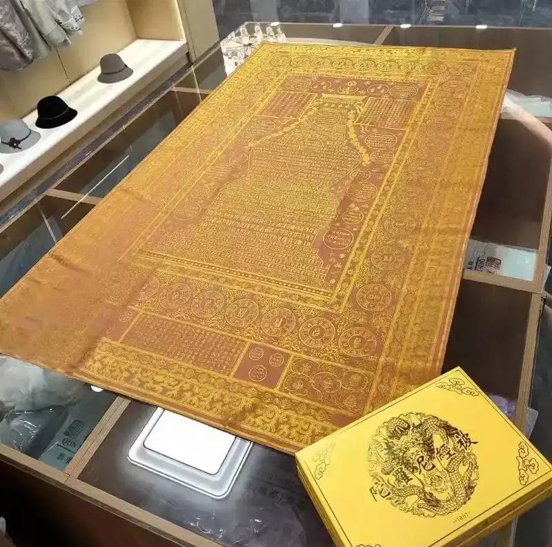 乾隆陵里被踩在泥里的黄布，士兵嫌它不值钱扔角落，现在拍出1.3亿。它不是衣服，