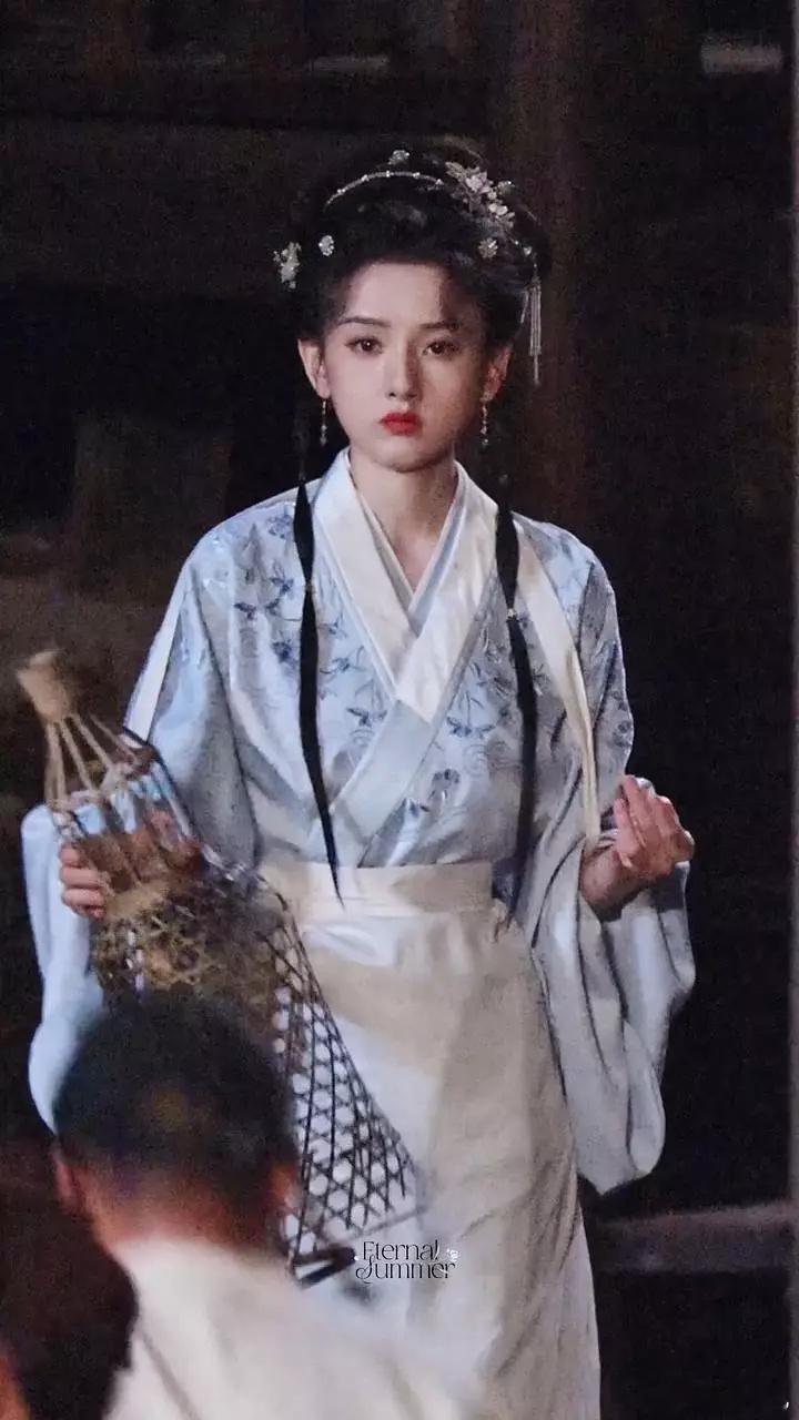 感觉服化有点配不上状态👀​​​