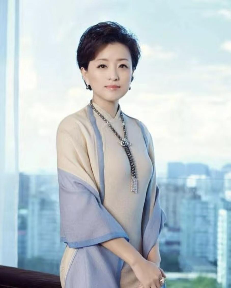 曾经的知名主持人杨澜居然也直播带货了，真的有被意外到，毕竟感觉她是那么高冷人设