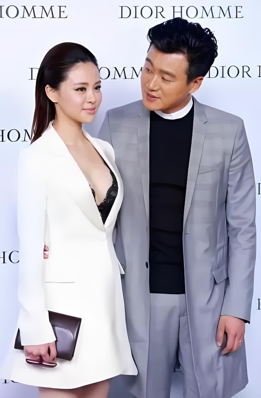 佟大为对关悦是真爱呀，眼神一直没离开过老婆！