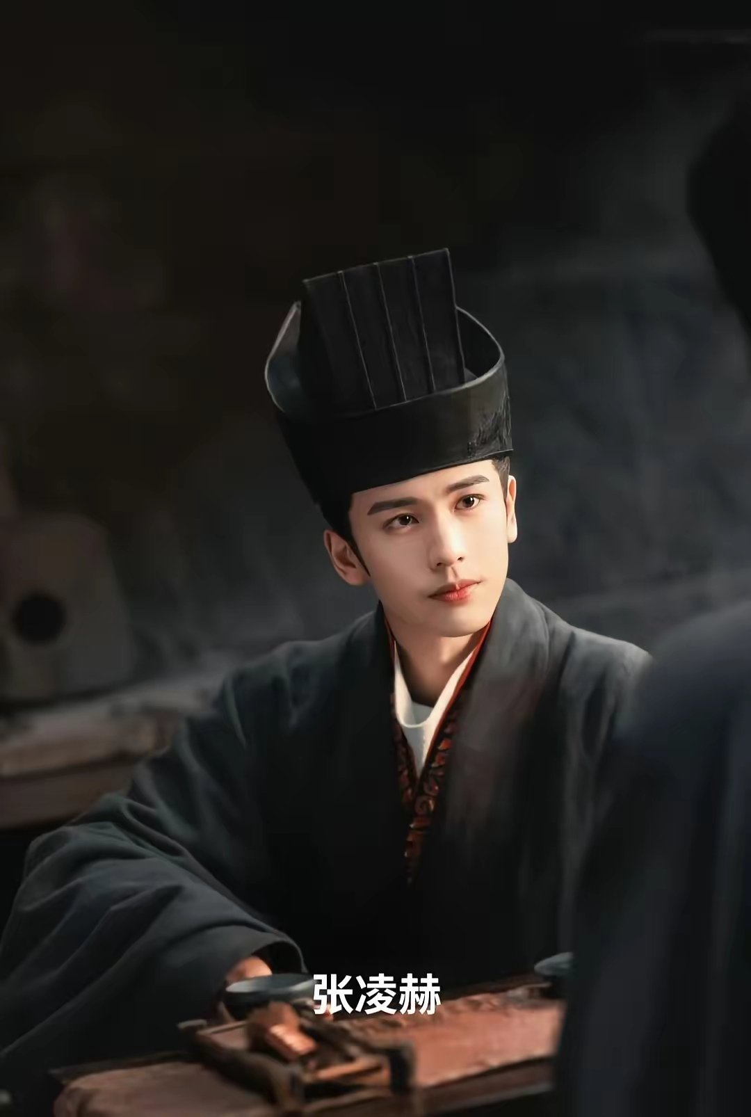 网友票选出最适合穿古装官服的男演员：TOP9朱一龙TOP8刘宇宁TOP7侯明昊TOP6王星越TOP5