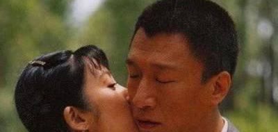 孙红雷做客鲁豫的访谈节目，鲁豫问他：“你合作的女演员里，最喜欢谁？”孙红雷想了想