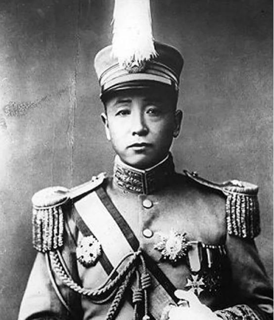 1908年，张作霖军营内发生了一件震惊全军的事。他的四姨太许澍阳，只是想多吃点好