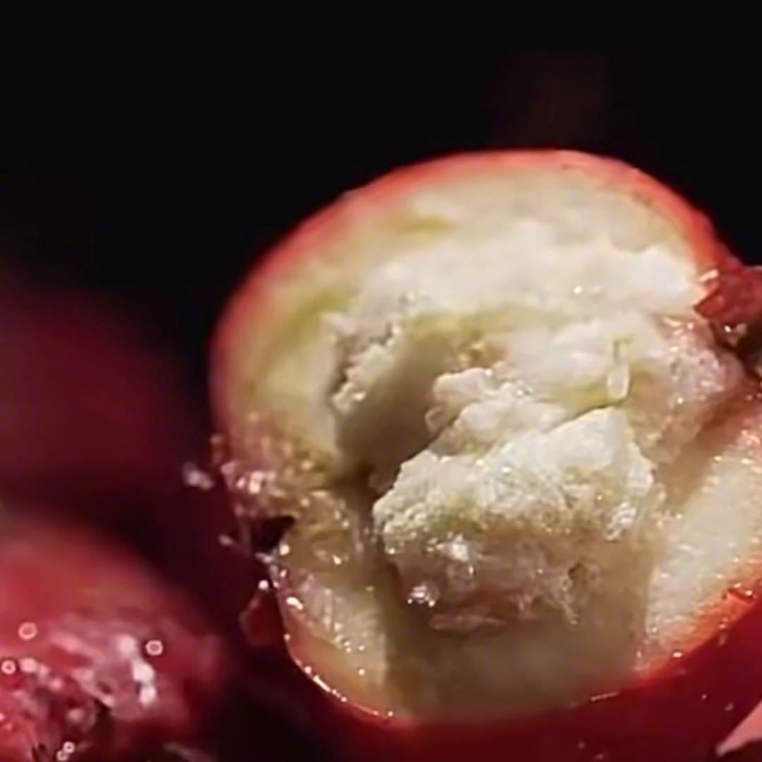 平时大家吃山楂，大多是当酸甜零食解解馋，不管是山楂片、山楂糕还是糖葫芦，都觉得只