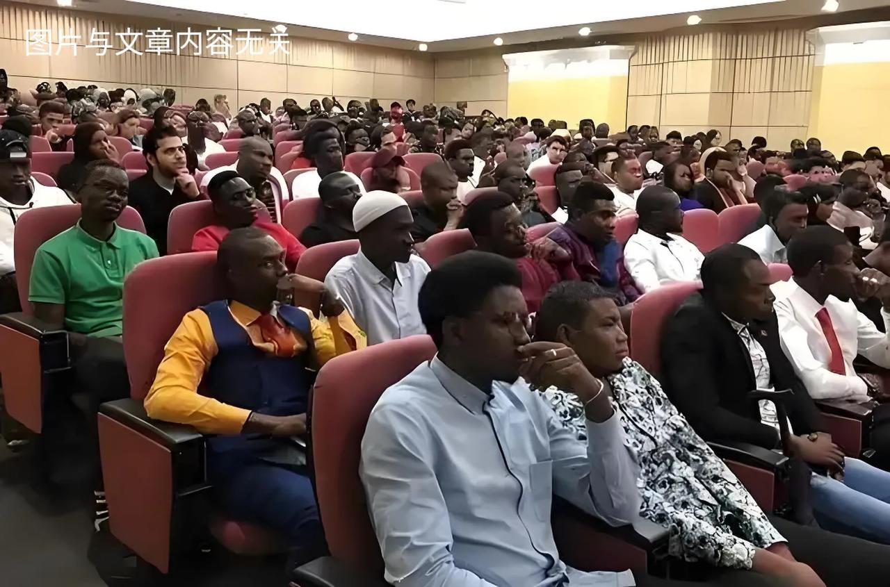 重庆理工大学糊涂啊，留学生一共才30人，就一晚上而已，找个五星级酒店安排一下不是