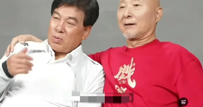 这年头还有真朋友吗40年兄弟情陈佩斯一有事，朱时茂二话不说掏100万：这才是