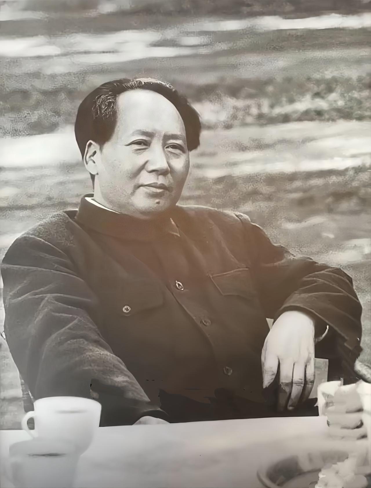 大家看一段毛主席语录，关于美国的，核心词是：“争霸，是小孩子才干的事情！”很