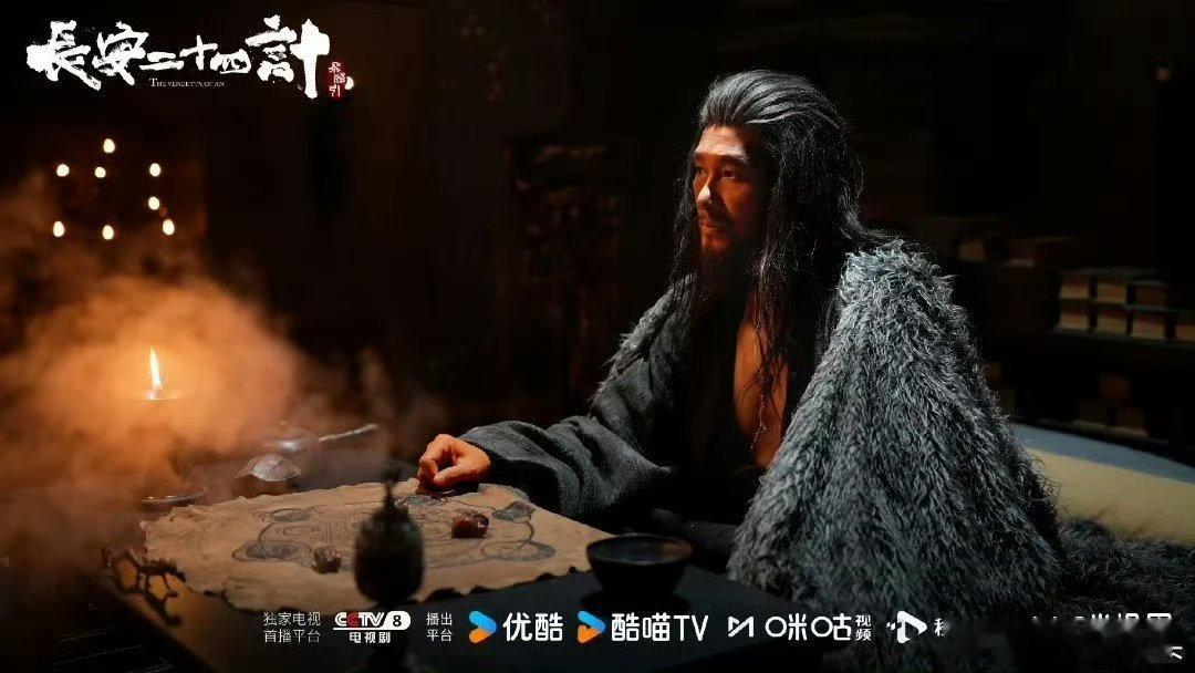 这胸肌你说是王劲松的以前看王劲松叔，净是些阴鸷反派或者正派老前辈，谁能想到他藏着