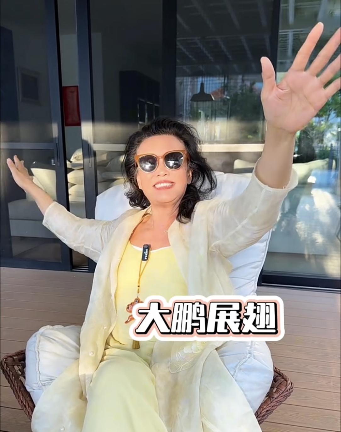 小汪宝的百日宴看似很热闹因为奶奶张兰10多年没见的亲戚都从国外赶回来了，实则呢非