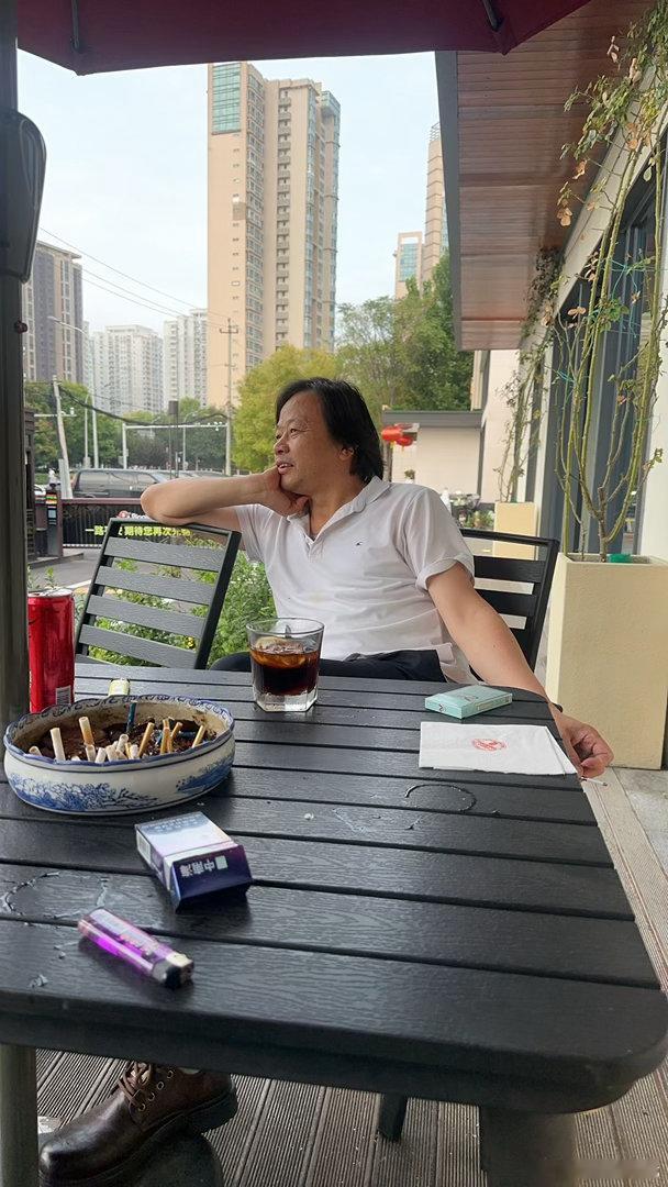 【记录】记录一个今天的奇葩事：今天打车，司机看我翘着二郎腿，就对我说，不许翘着二