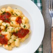 为什么中国人不把土豆当主食，欧美国家却拿它当主食呢？ 同样是土豆，在餐桌上的