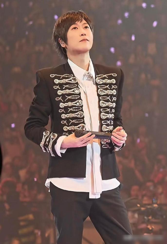 朱孝天就不能老老实实的呆会吗？粉丝发给他阿信的照片，他居然还回复了，阿信看了被气