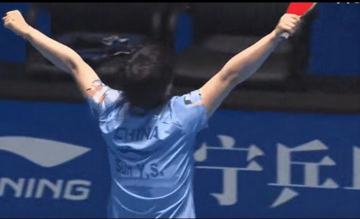 莎气腾腾！孙颖莎举起胳膊仰天呐喊的瞬间，直接看哭了全网球迷！2026海口亚洲杯，