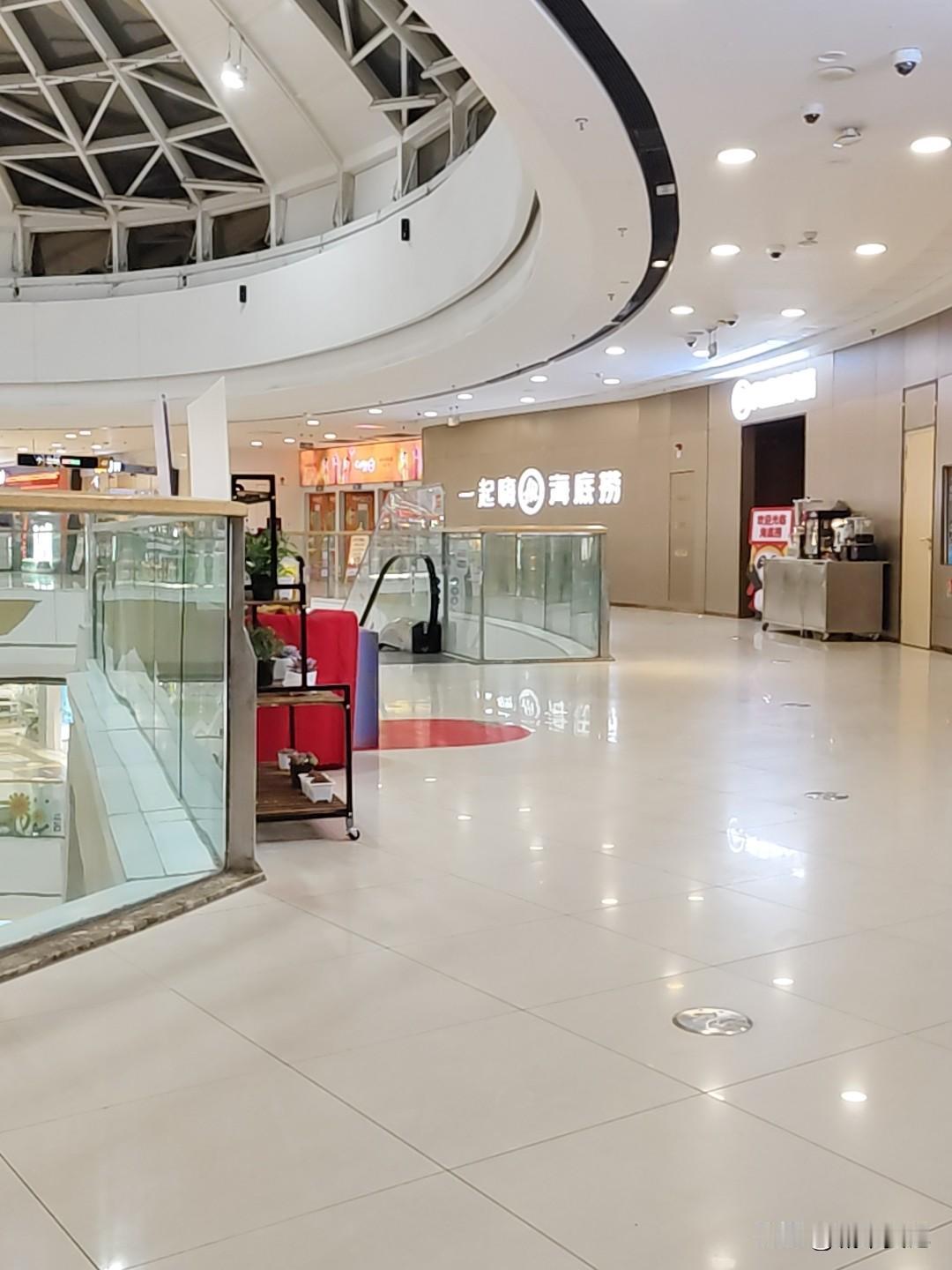 冬日生活打卡季今天来吃海底捞，太好吃了，海底捞服务热情，得经常吃。海底捞