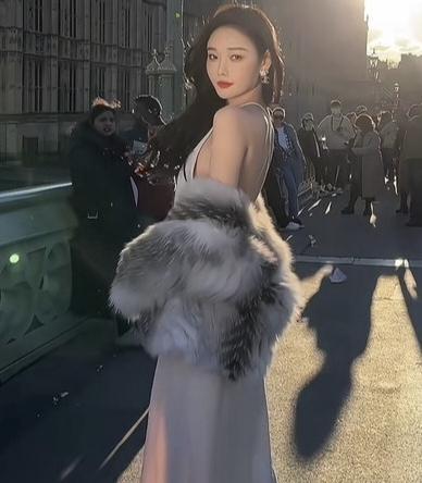 失踪三年的网红雅典娜已确定遇害，设局诱骗她去马尼拉的恶毒闺蜜李一菲还在潜逃中。