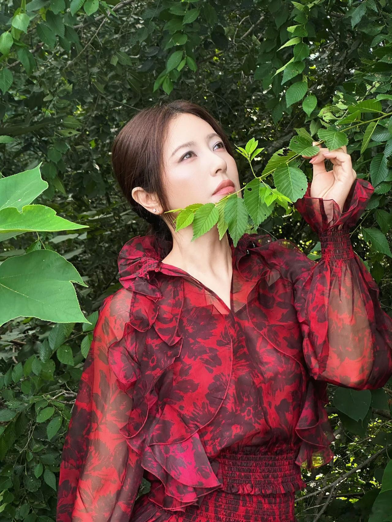 圈内公认的校花，曾黎[吐舌头眯眼睛笑]