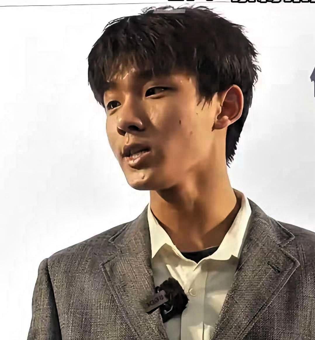 说实话，看到徐州这新闻，我汗毛都竖起来了。别的15岁孩子，放学回家常抱着手