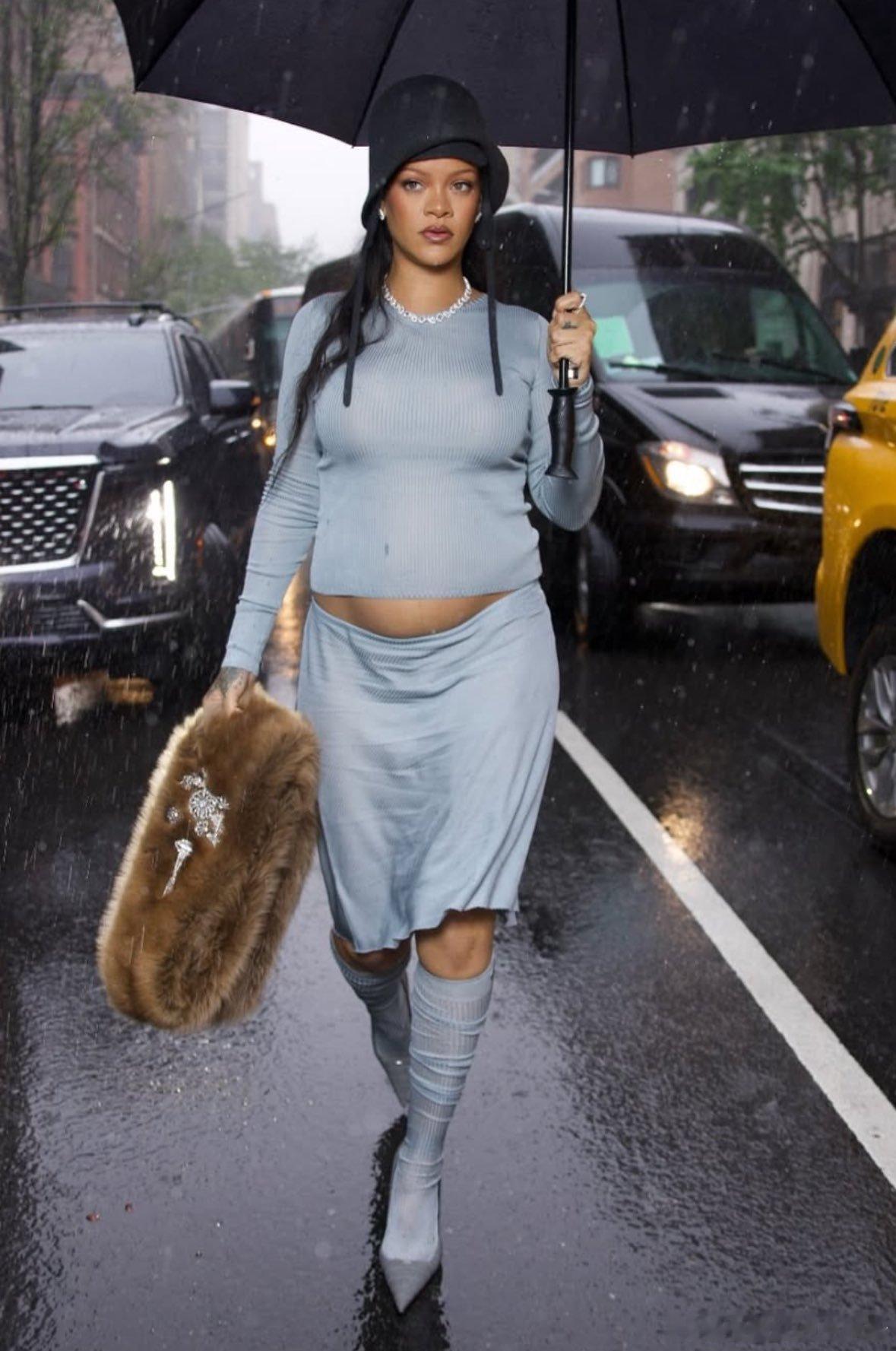 Rihanna现身MetGala并宣布怀上了三胎！MetGala红毯​​​