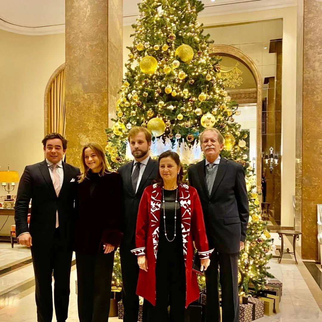 葡萄牙王室11月30日，葡萄牙王室首领布拉干萨公爵杜阿尔特和公爵夫人伊莎贝尔、