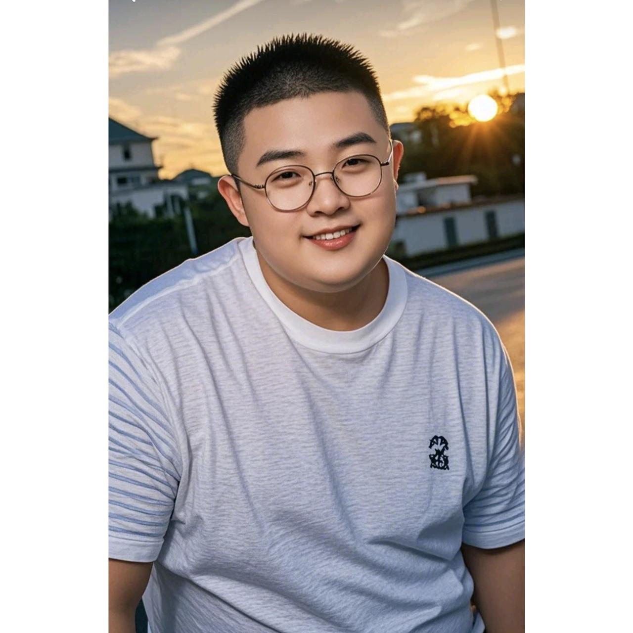 凌晨五点多，天还没亮透，沈蕴正睡得迷迷糊糊，就听见“咔哒”一声钥匙响。婆婆程金枝