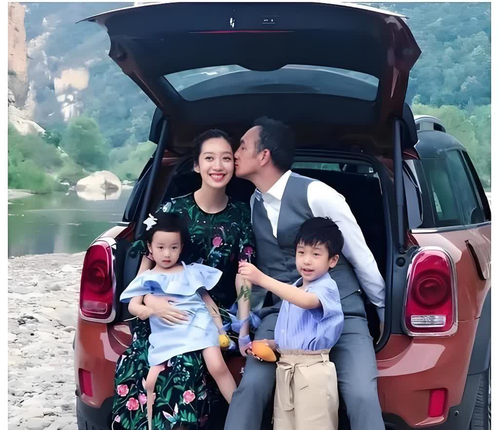 演员黄觉一儿一女2个孩子现状 1.大儿子：黄幻（小名小核桃）20