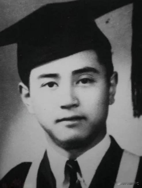 1948年，一名地下党被捕，哥哥专门从香港飞回重庆营救，给特务送上一张空白支票：