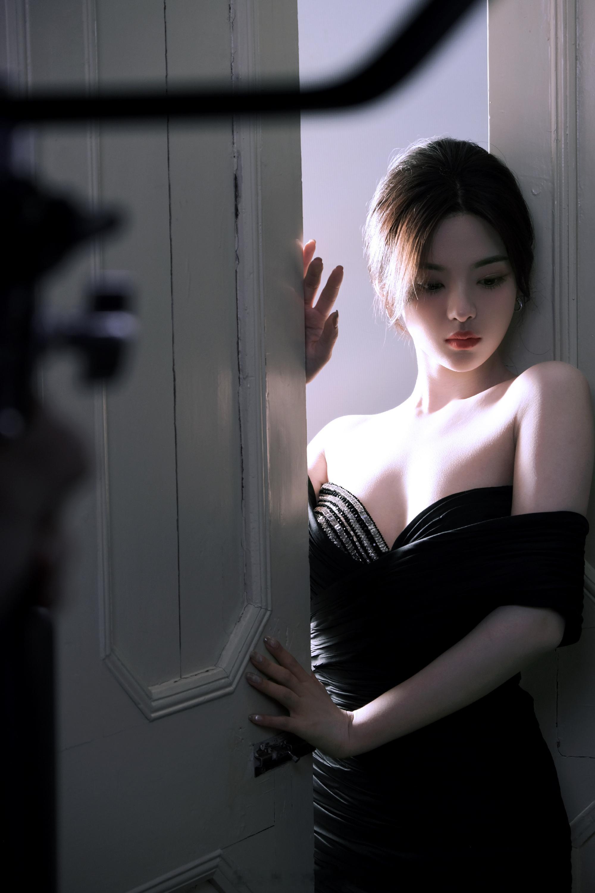 杨超越黑色鱼尾礼裙​​​