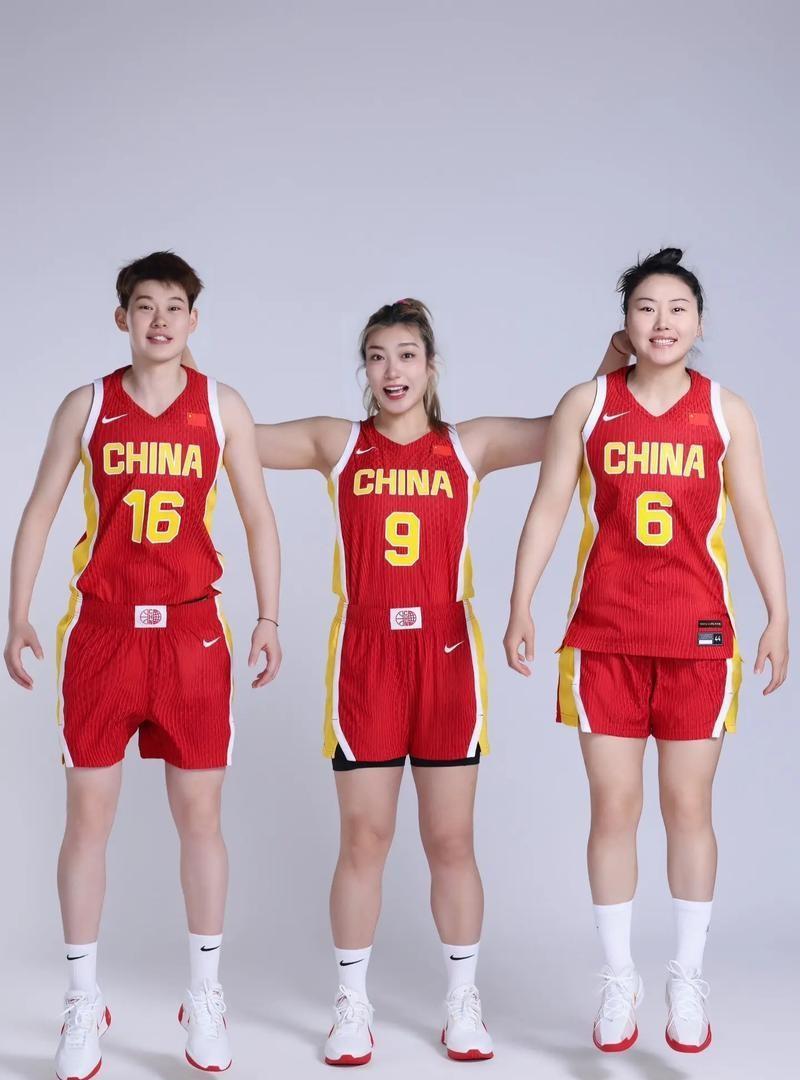 女篮热身赛！中国女篮取得两连胜，这5位未来主力球员仍需再提高。1.李缘--作为