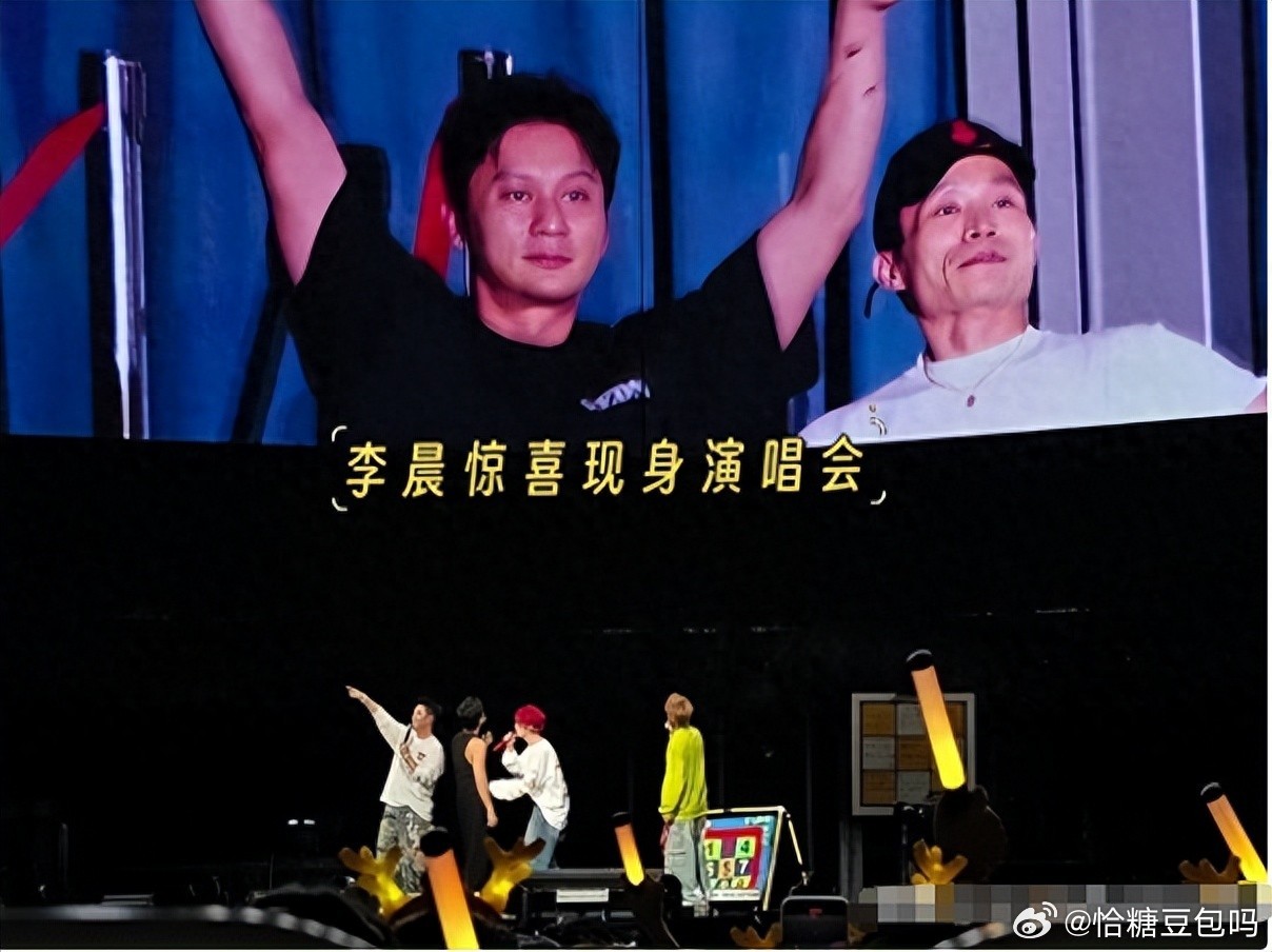 李晨去支持鹿晗演唱会后，发了四人合照，可鹿晗后续晒照却少了他，邓超、陈赫也只互动