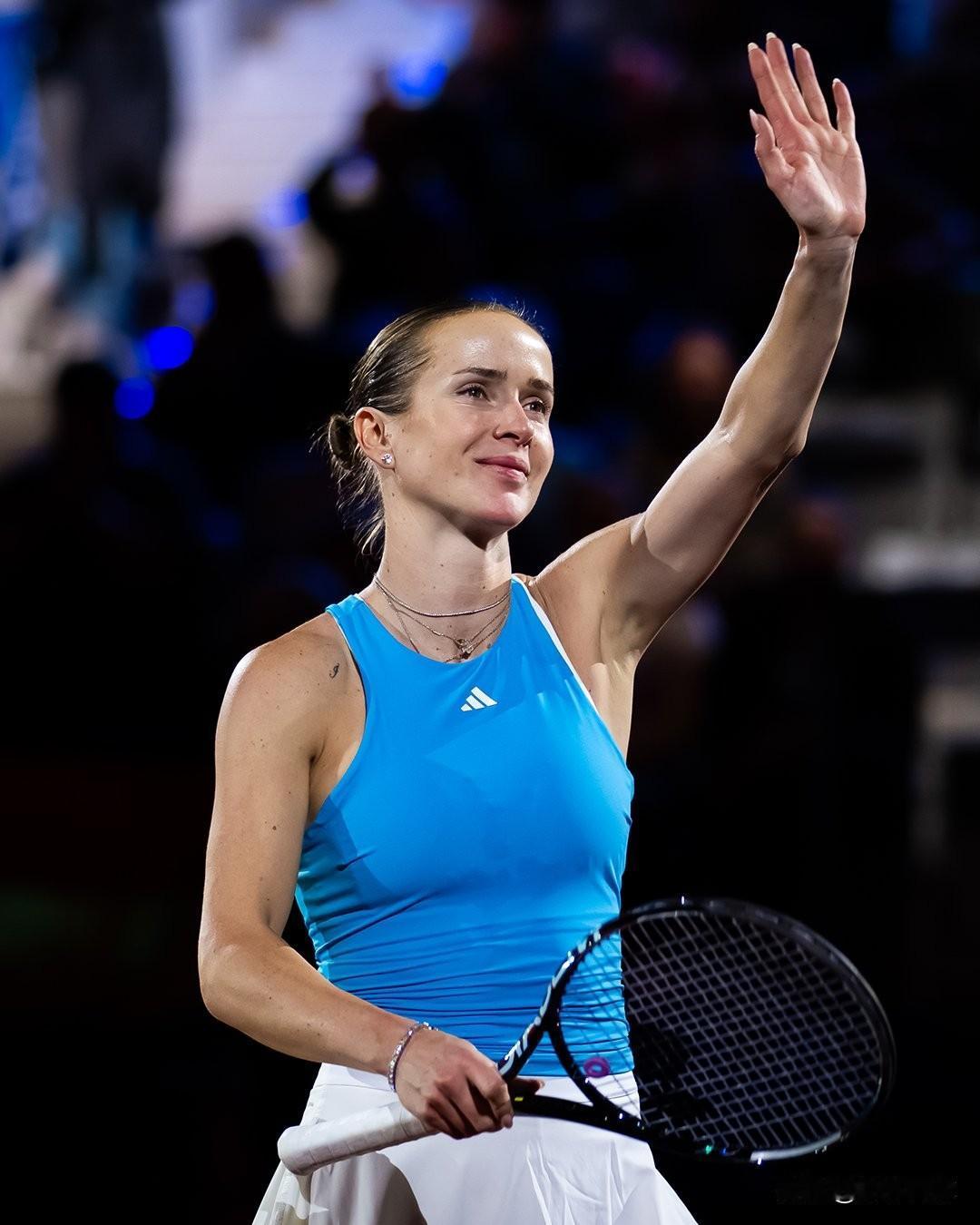 🇺🇦斯维托丽娜7-6/7-5诺斯科娃🇨🇿打进斯图加特半决赛。她上一次